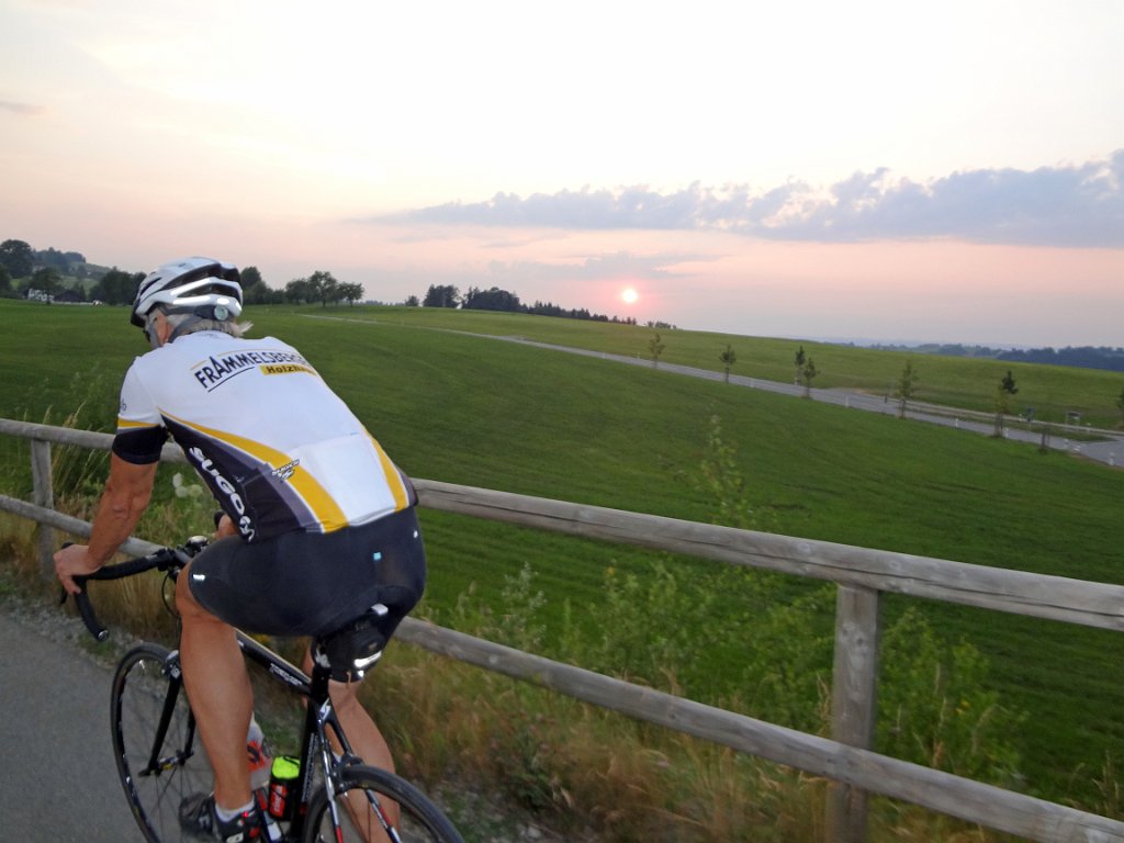 Dieter beim Sonnenuntergang.jpg -                                